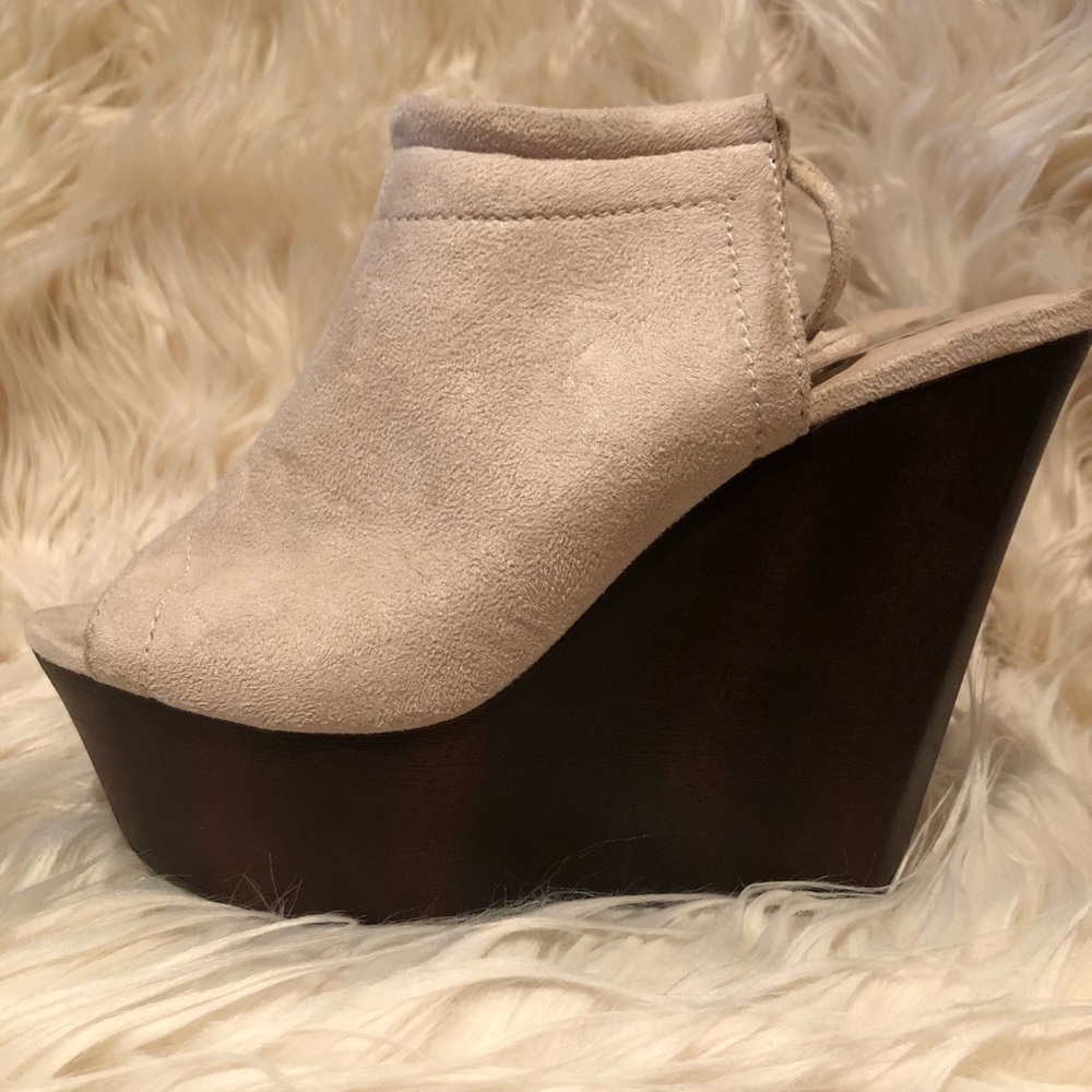 Rue 21 LaceUp, Peep-Toe, Wedge, Size 8/9 Large